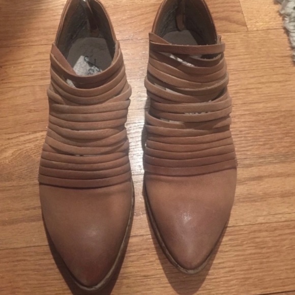 Free People “Lost Valley” Ankle Booties Leather Size 7 / leather booties / fall - Picture 2 of 5